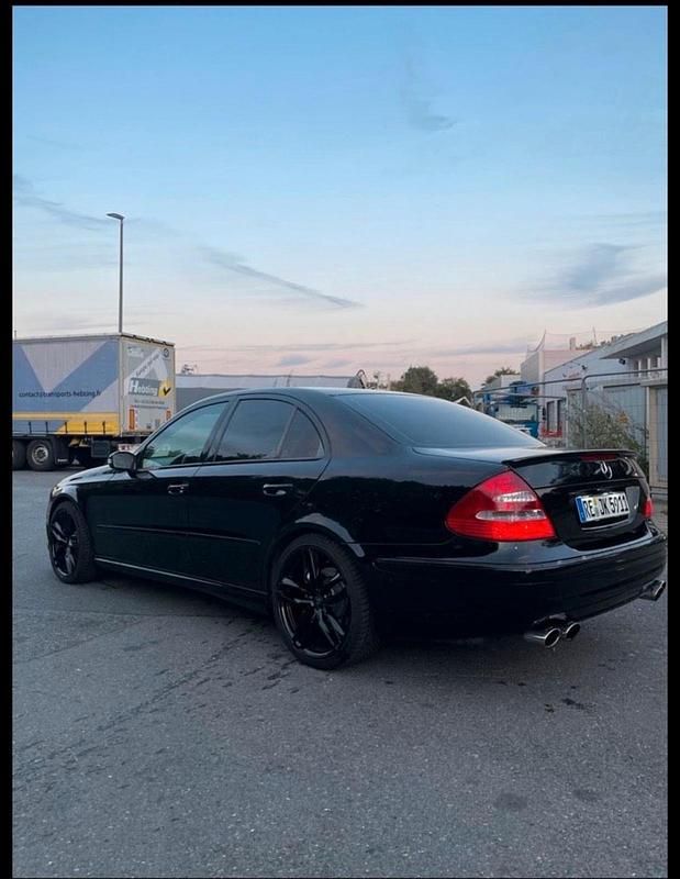 Gebraucht Mercedes E200 163 PS (119 kW) 2005 Schwarz Limousine