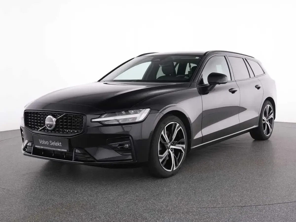 Gebraucht Volvo V60 145 PS (106 kW) 2024 Kombi