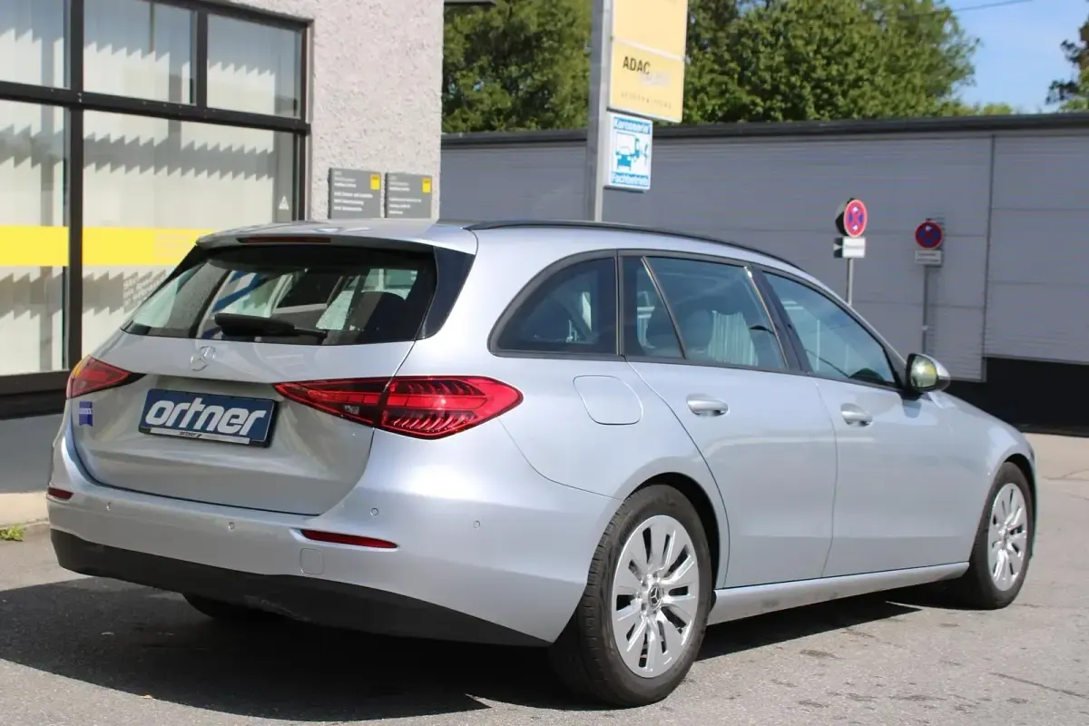 Gebraucht Mercedes C220 200 PS (147 kW) 2022 Silber Kombi