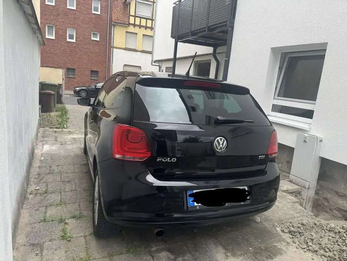 Gebraucht VW Polo Life 90 PS (66 kW) 2013 Schwarz Kleinwagen