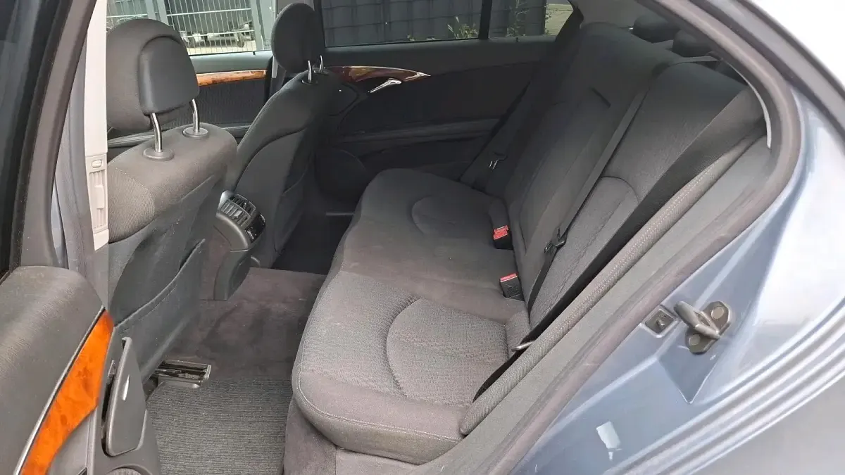 Gebraucht Mercedes E200 163 PS (119 kW) 2005 Blau Limousine