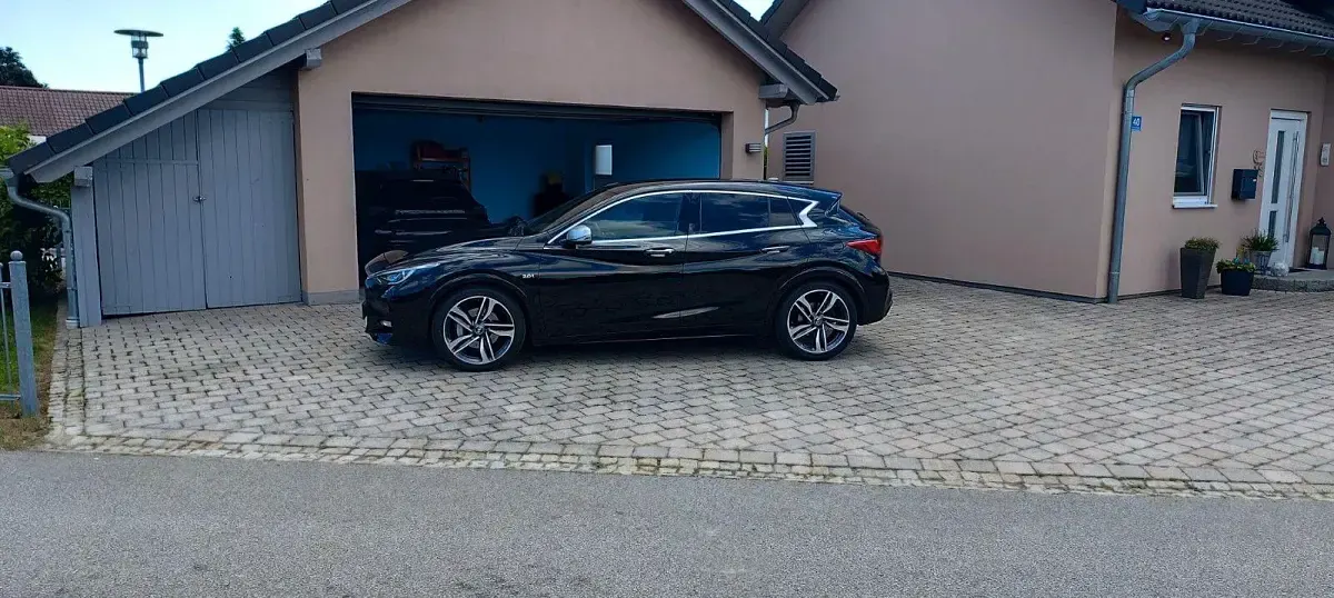 Gebraucht Infiniti Q30 Sport Tech 211 PS (155 kW) 2017 Schwarz Limousine