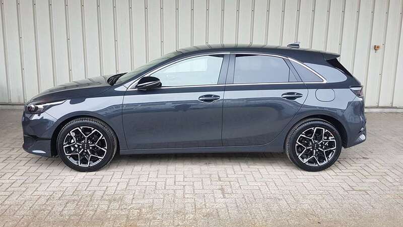 Second-hand Kia Ceed 101 CP (74 kW) 2025 Pentametal Hatchback