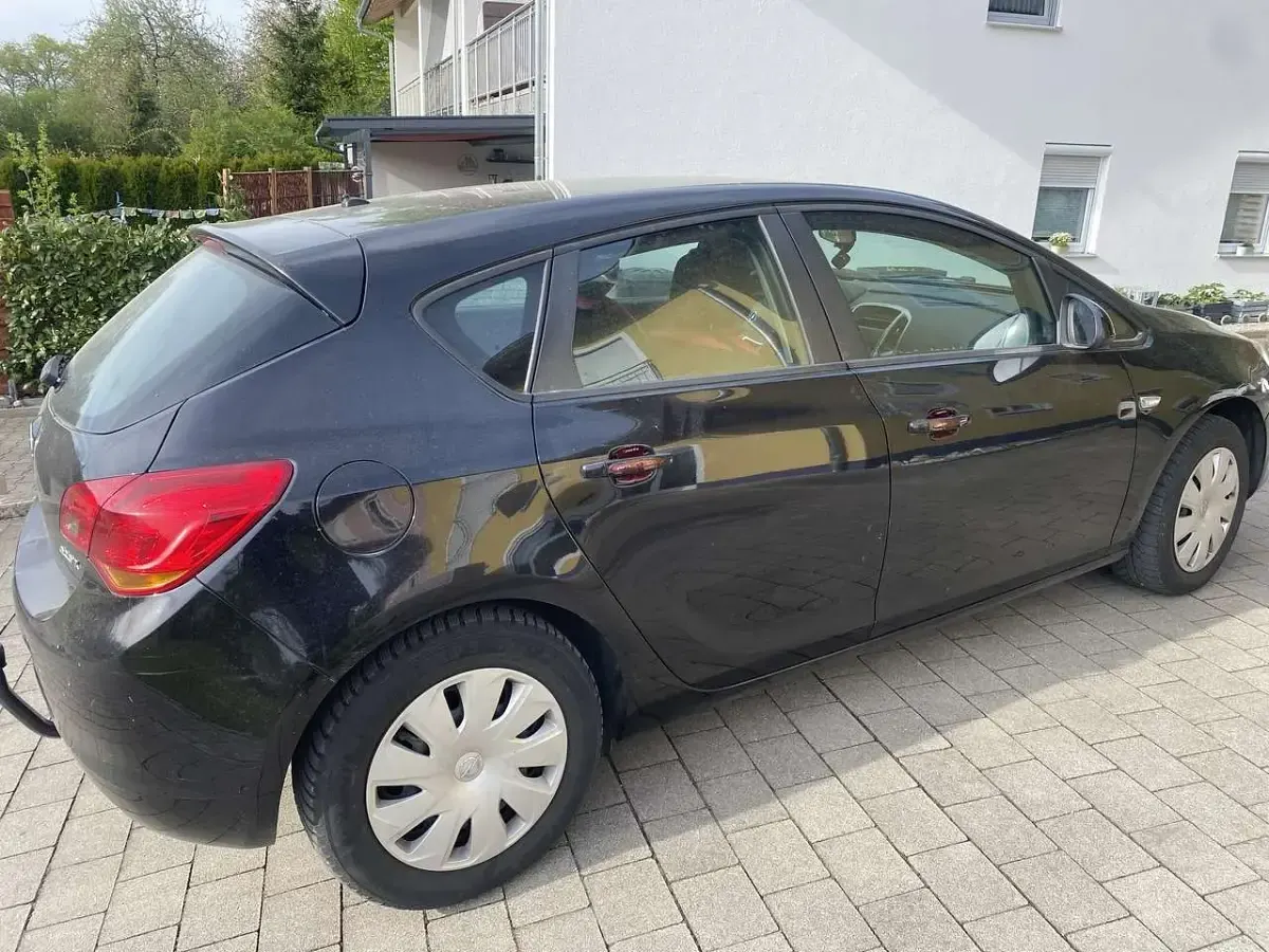 Gebraucht Opel Astra Edition 101 PS (74 kW) 2010 Schwarz Limousine