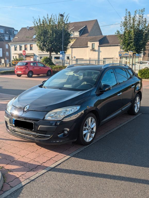 Blau Gebraucht 2010 Renault Mégane III Luxe Limousine | 4.900 € (Fairer Preis) - Bild 1/4