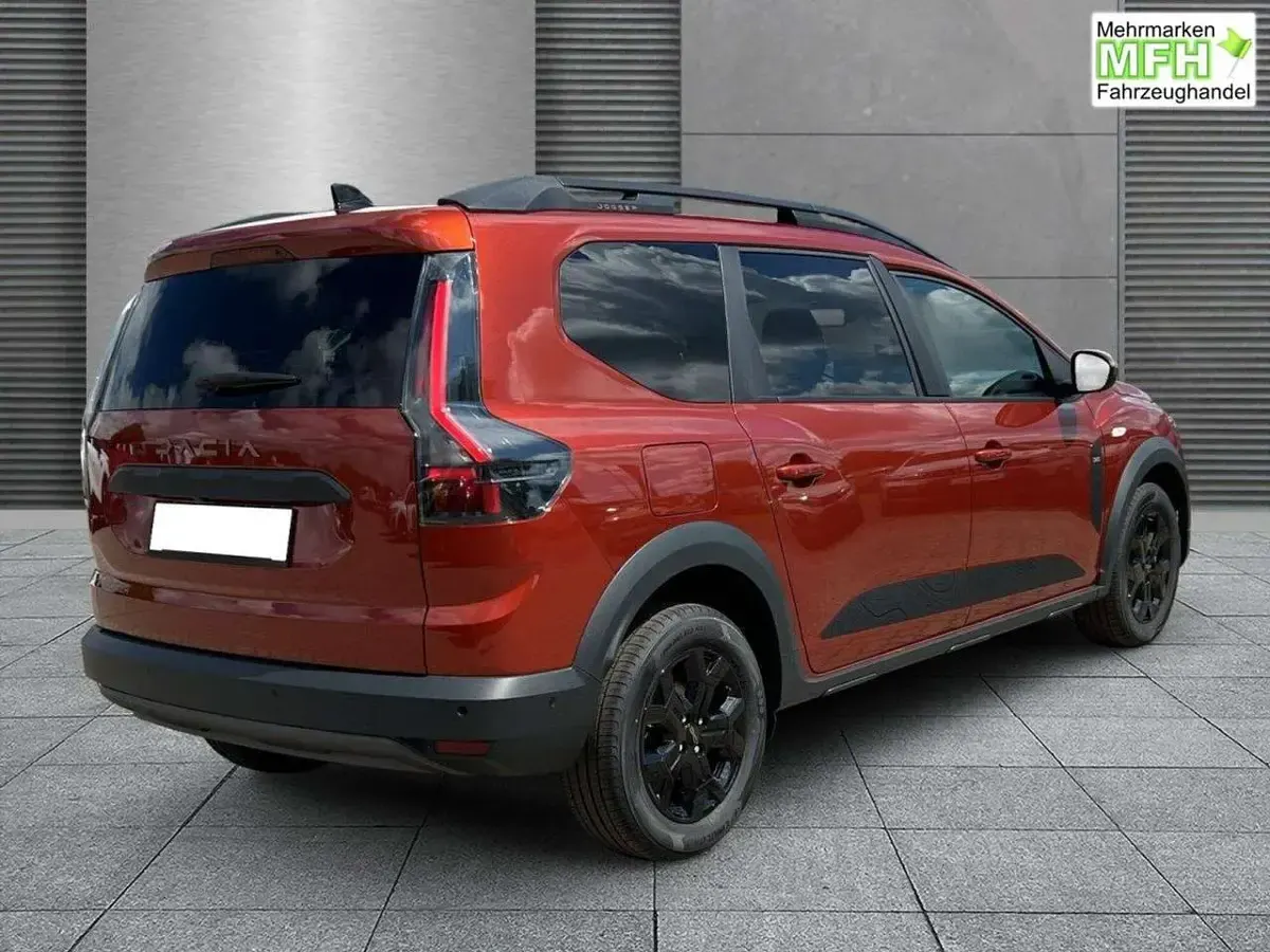 Neu Dacia Jogger Extreme 122 PS (89 kW) 2026 Terracottabraun Van / Kleinbus