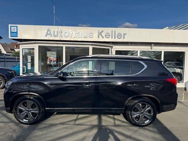 Space black metallic Gebraucht 2023 Ssangyong (KGM) Rexton SUV | 35.490 € (Fairer Preis) - Bild 1/4
