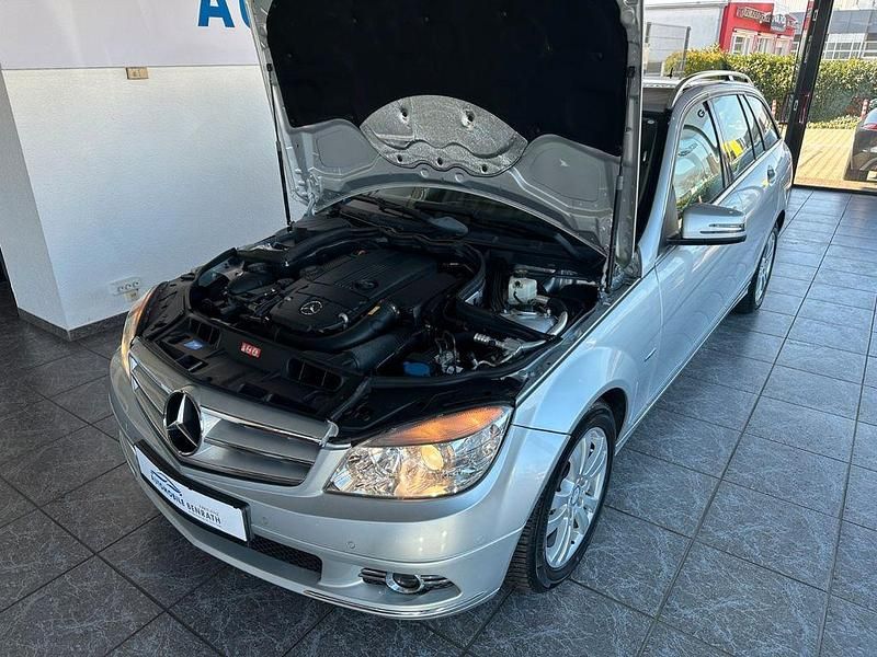 Gebraucht Mercedes C180 156 PS (114 kW) 2011 Iridiumsilber  metalliclack Kombi