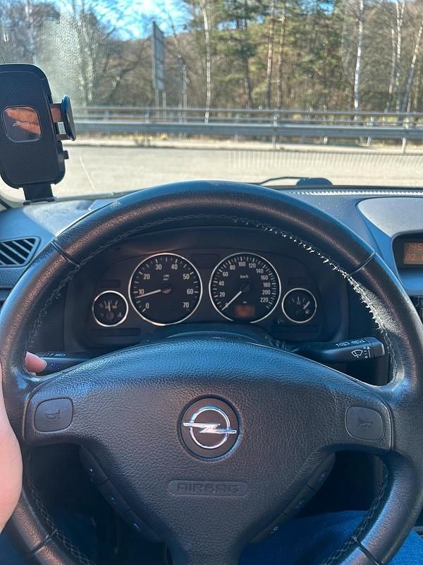 Gebraucht Opel Astra 102 PS (75 kW) 2004 Silber Kleinwagen