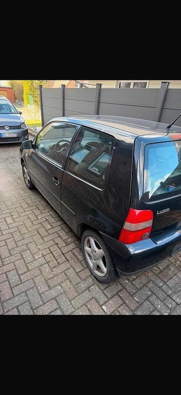 Używany VW Lupo 50 KM (36 kW) 2003 Czarny Hatchback