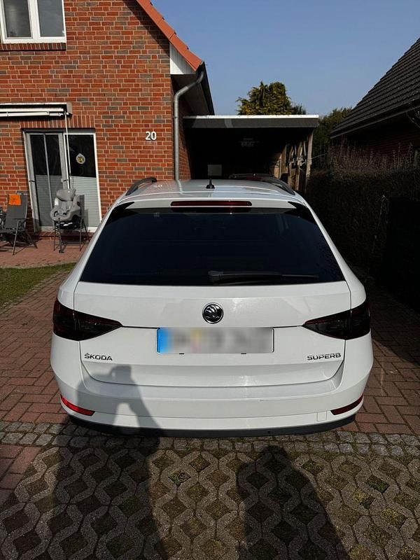 Gebraucht Skoda Superb 150 PS (110 kW) 2016 Weiß Kombi
