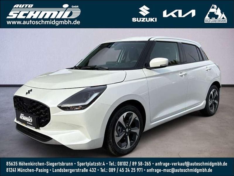 Weiß (pure white pearl metallic) Neu 2025 Suzuki Swift Comfort+ Kleinwagen | 21.491 € - Bild 1/3