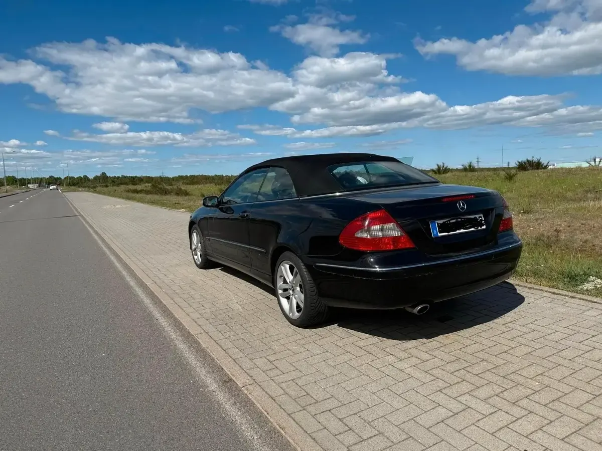 Gebraucht Mercedes CLK200 Avantgarde 185 PS (136 kW) 2009 Schwarz Cabrio