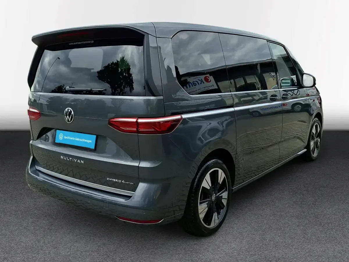 Gebraucht VW Multivan Style 245 PS (180 kW) 2025 Grau Van / Kleinbus