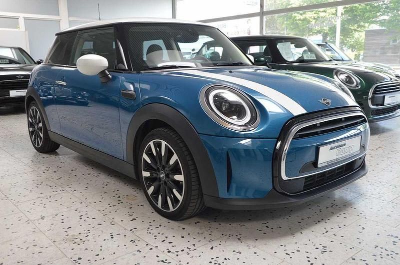 Island blue metallic Gebraucht 2023 Mini Cooper Classic Kleinwagen | 23.950 € (Fairer Preis) - Bild 1/4