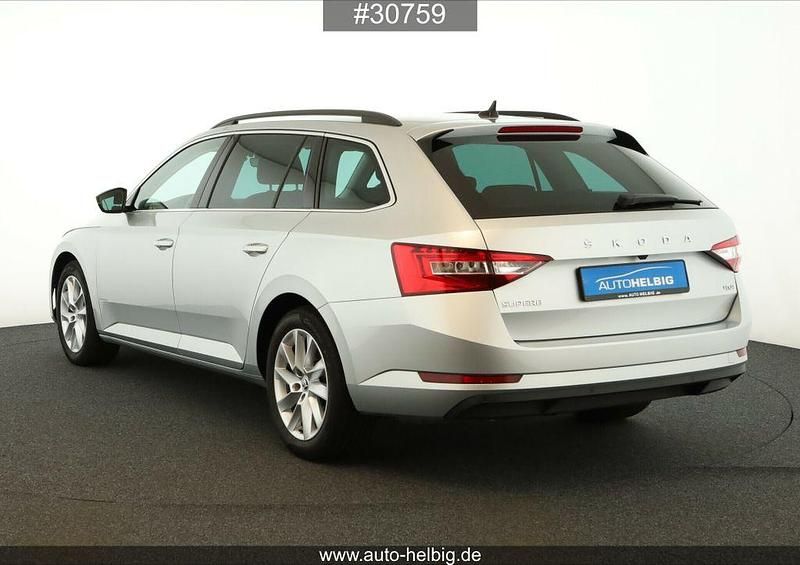 Gebraucht Skoda Superb Ambition 200 PS (147 kW) 2022 Brilliantsilber metallic Kombi