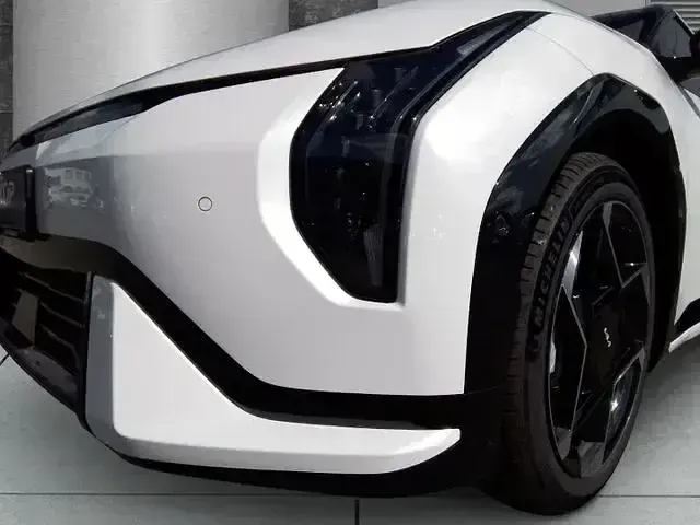 Gebraucht Kia EV4 Comfort 150 kW (204 PS) 2025 Weiß Kleinwagen