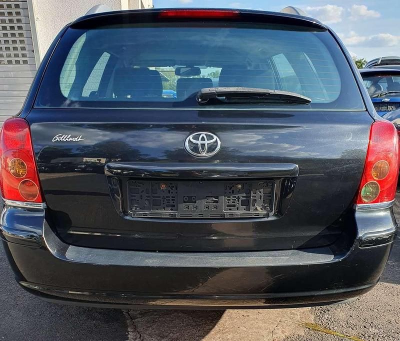 Gebraucht Toyota Avensis Sol 129 PS (94 kW) 2004 Mysticschwarz mica Kombi