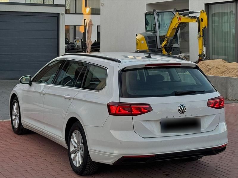 Gebraucht VW Passat Elegance 150 PS (110 kW) 2020 Weiß Kombi