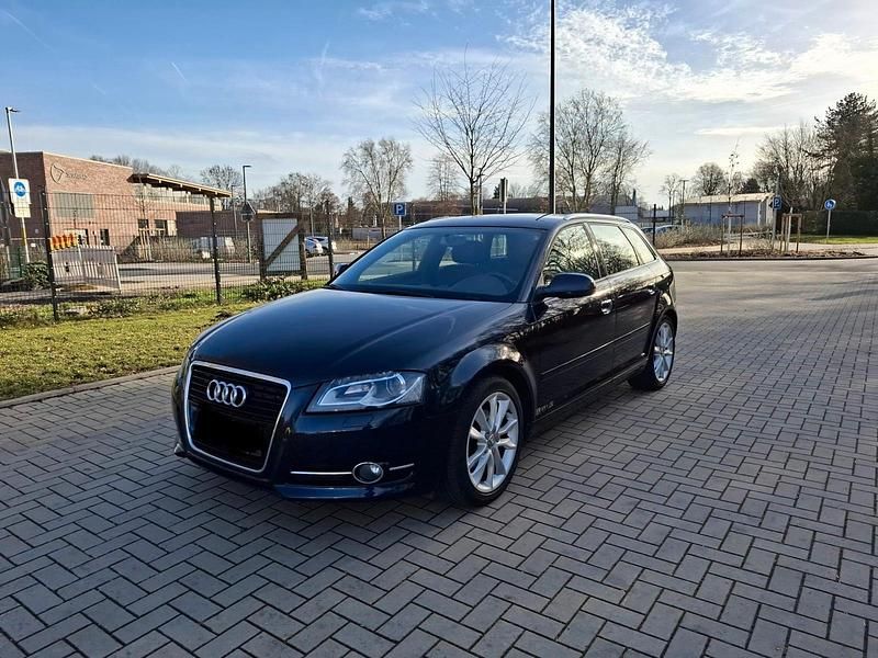 Blau Gebraucht 2013 Audi A3 Ambition Kombi | 7.999 € (Guter Preis) - Bild 1/4
