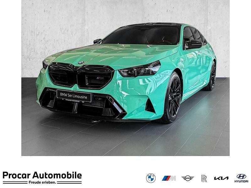 Neu BMW M5 Performance 585 PS (430 kW) 2026 Grün Limousine