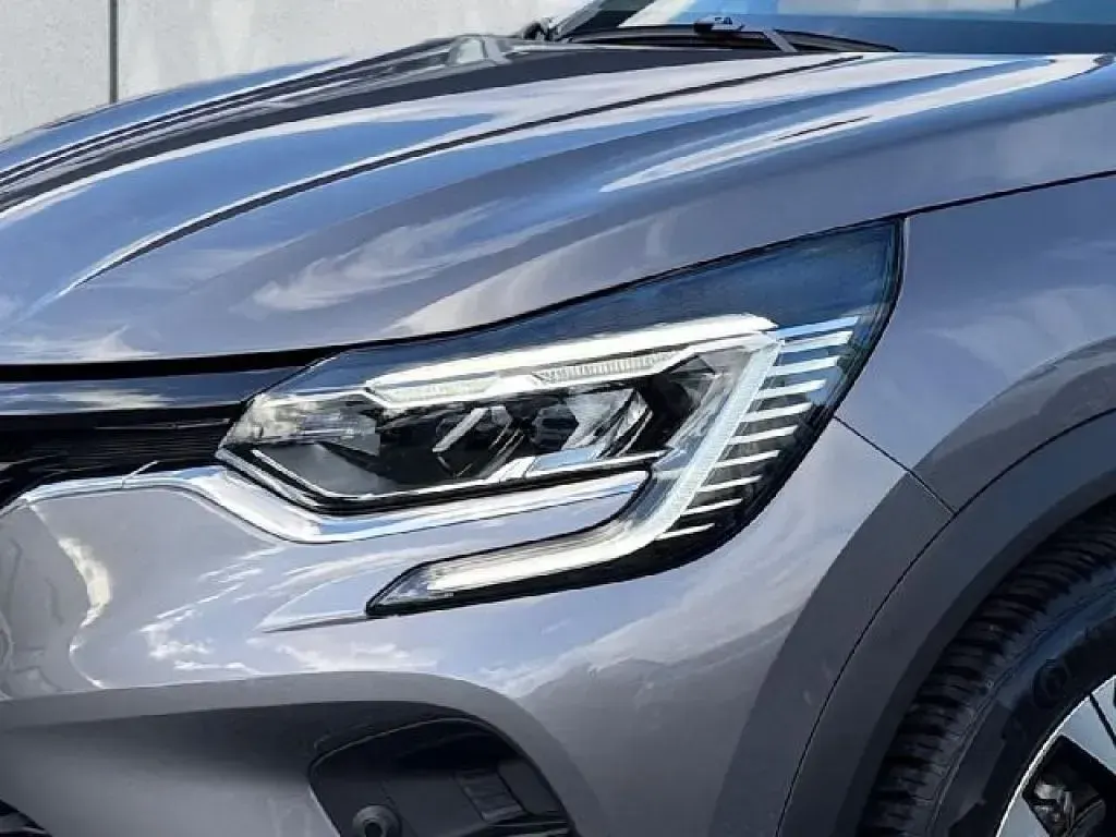 Begagnad Renault Captur Evolution 91 HK (66 kW) 2023 Grå SUV