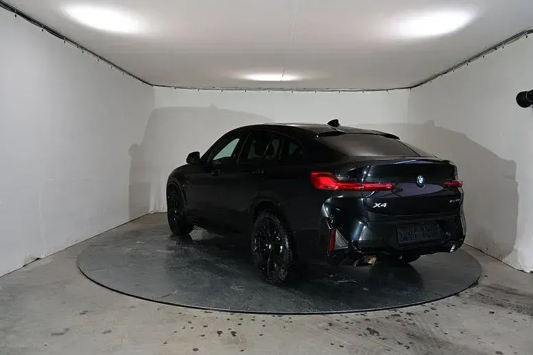 Gebraucht BMW X4 M M Sport 184 PS (135 kW) 2025 Saphirschwarz metallic SUV