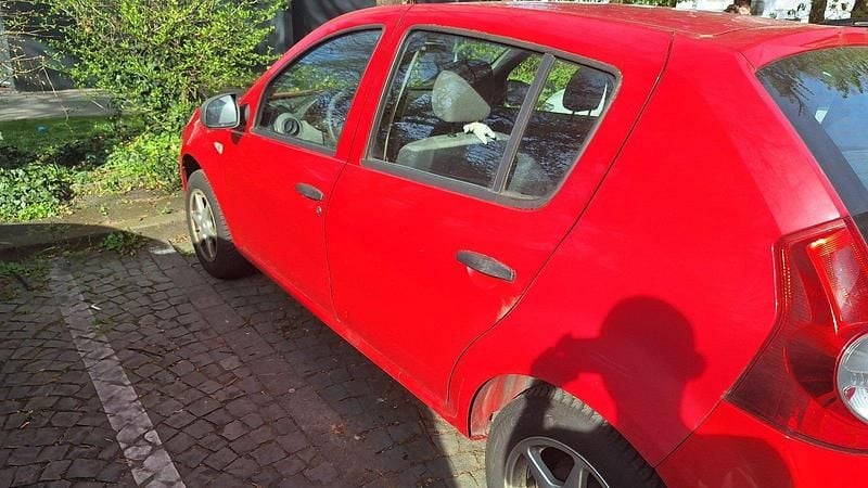 Gebraucht Dacia Sandero 75 PS (55 kW) 2009 Rot Kleinwagen