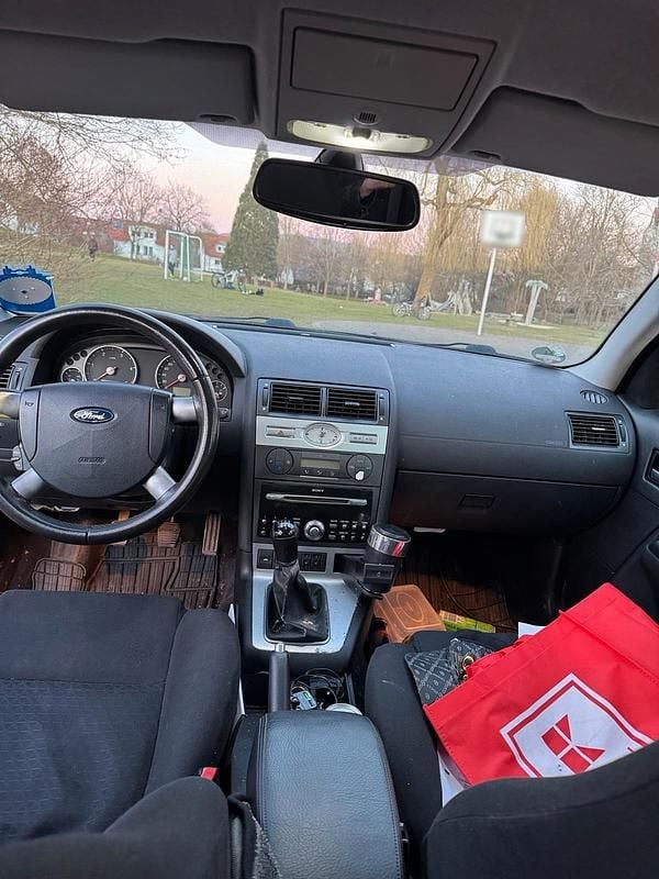Gebraucht Ford Mondeo 130 PS (95 kW) 2004 Grün Kombi