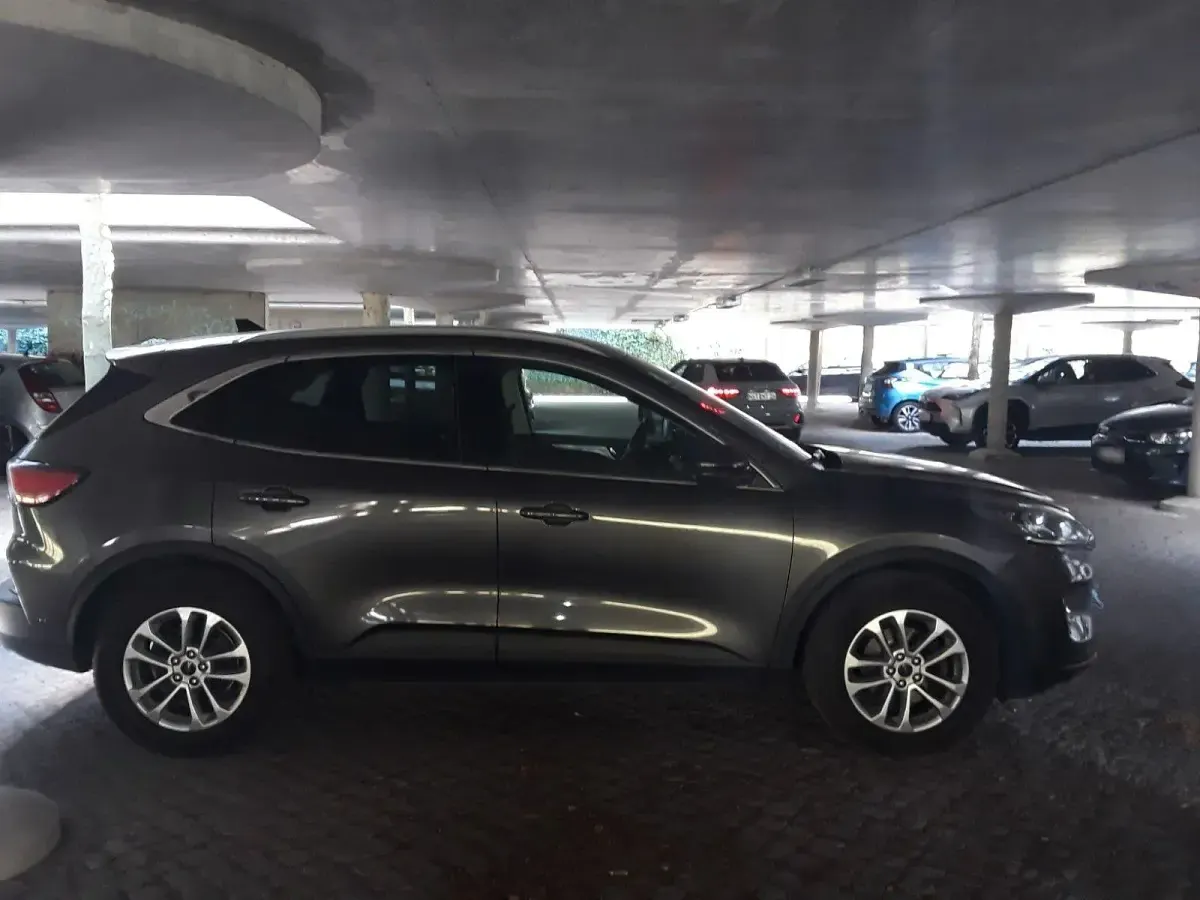 Second-hand Ford Kuga Titanium 190 CP (139 kW) 2020 Gri SUV