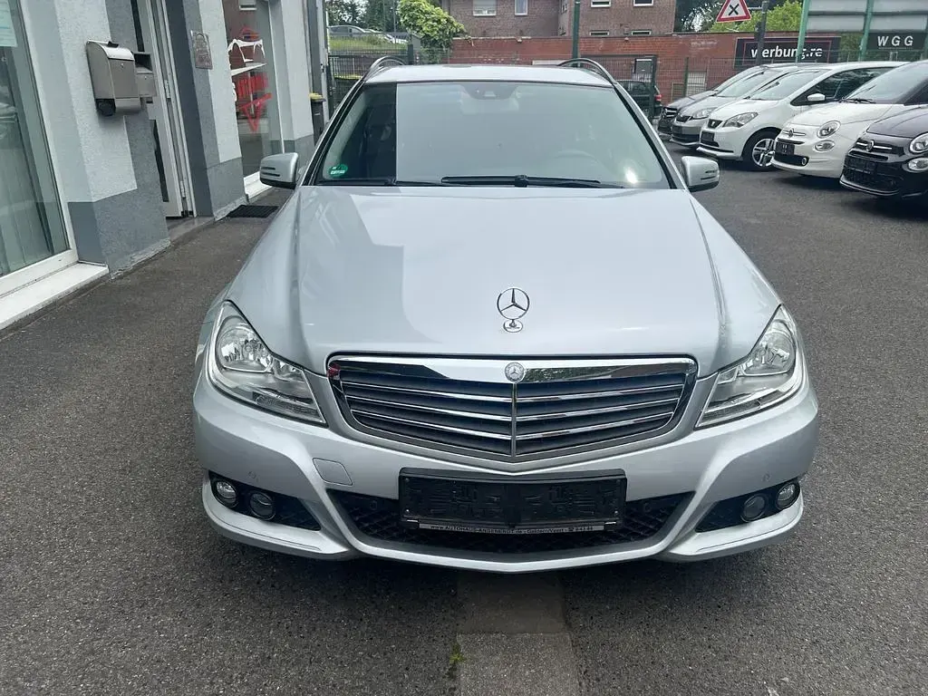 Gebraucht Mercedes C180 156 PS (114 kW) 2011 Iridiumsilber Kombi