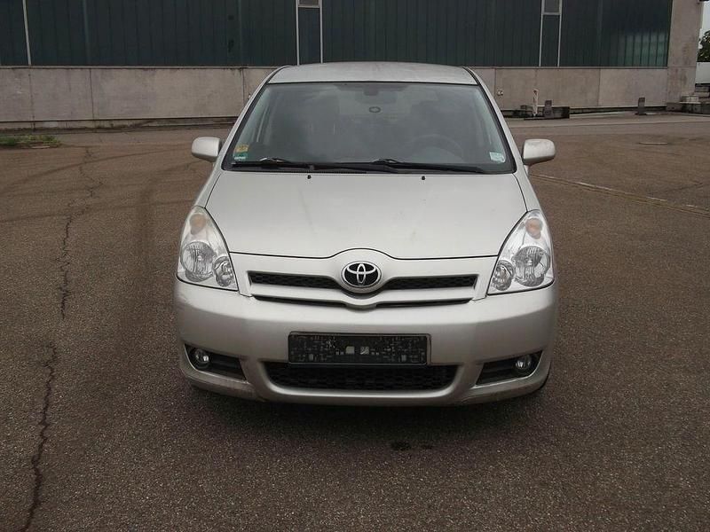 Grau Gebraucht 2006 Toyota Corolla Verso Executive Van / Kleinbus | 1.450 € (Superpreis) - Bild 1/4