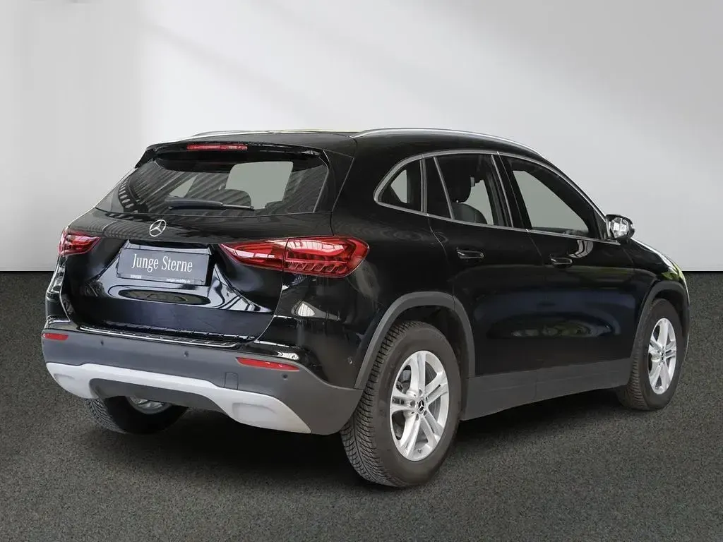 Gebraucht Mercedes GLA200 163 PS (119 kW) 2024 Unilack nachtschwarz SUV