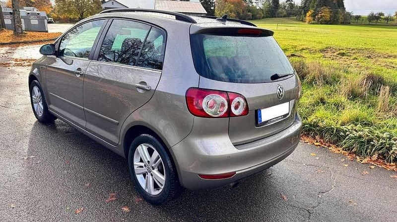 Gebraucht VW Golf VII Match 109 PS (80 kW) 2012 Braun Kleinwagen