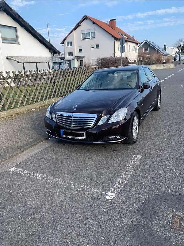 Gebraucht 2010 Mercedes E350 Elegance Limousine | 12.900 € (Etwas zu teuer) - Bild 1/4