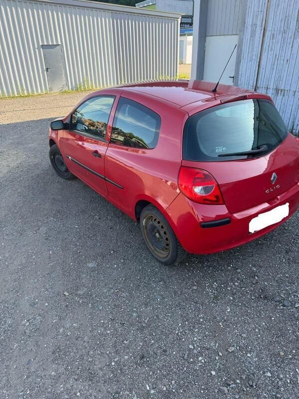 Rot Gebraucht 2007 Renault Clio II Limousine | 1.300 € (Guter Preis) - Bild 1/4