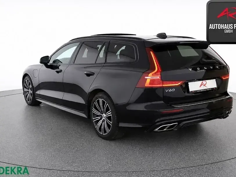 Gebraucht Volvo V60 341 PS (250 kW) 2021 Onyx black Kombi