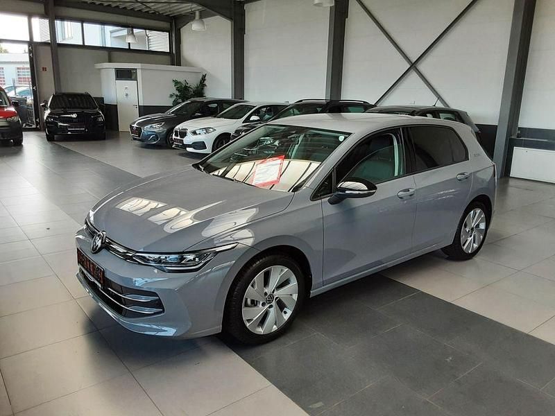 Mondsteingrau Gebraucht 2024 VW Golf VIII Goal Limousine | 25.990 € (Superpreis) - Bild 1/4