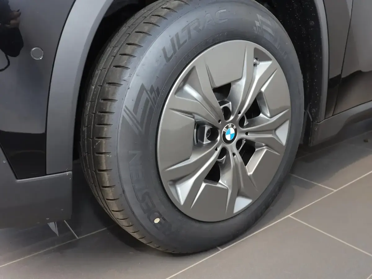 Neu BMW iX1 Performance 230 kW (313 PS) 2025 Schwarz SUV