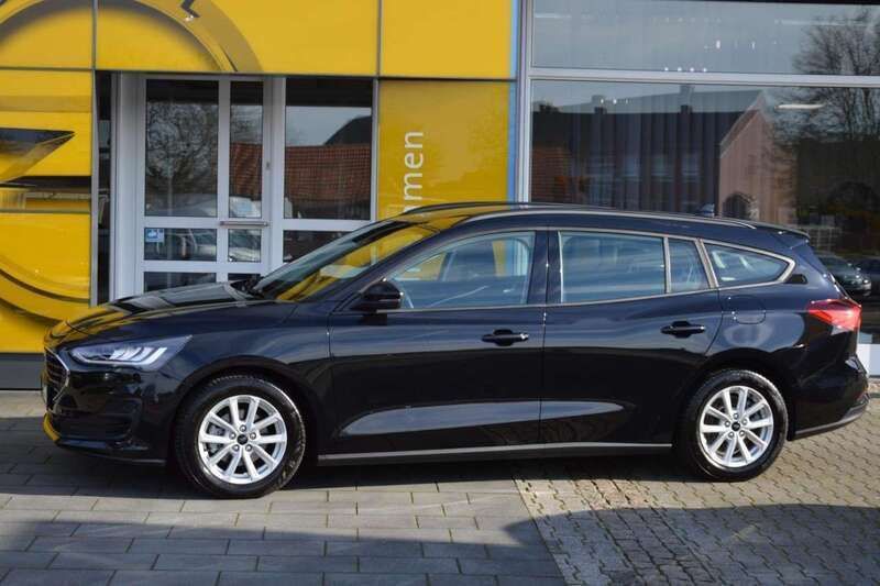 Gebraucht Ford Focus 120 PS (88 kW) 2022 Obsidianschwarz (metallic) Kombi