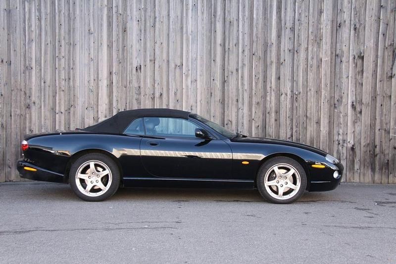 Używany Jaguar XK8 298 KM (219 kW) 2005 Czarny Kabriolet