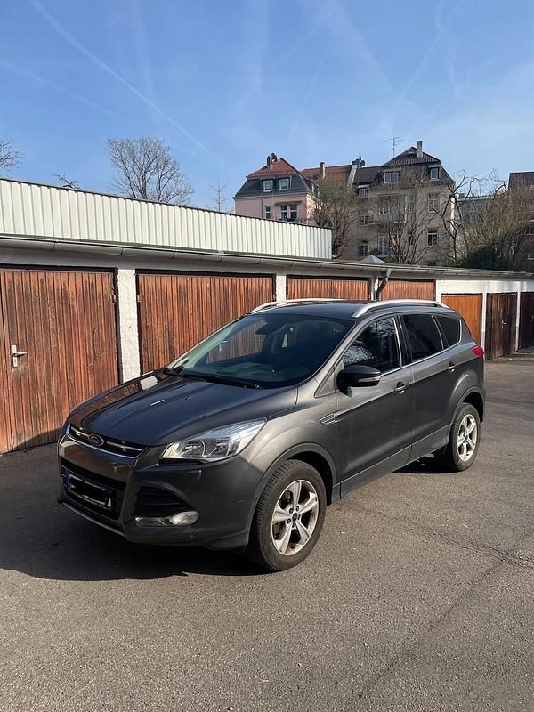 Gebraucht Ford Kuga Titanium 150 PS (110 kW) 2016 Grau SUV
