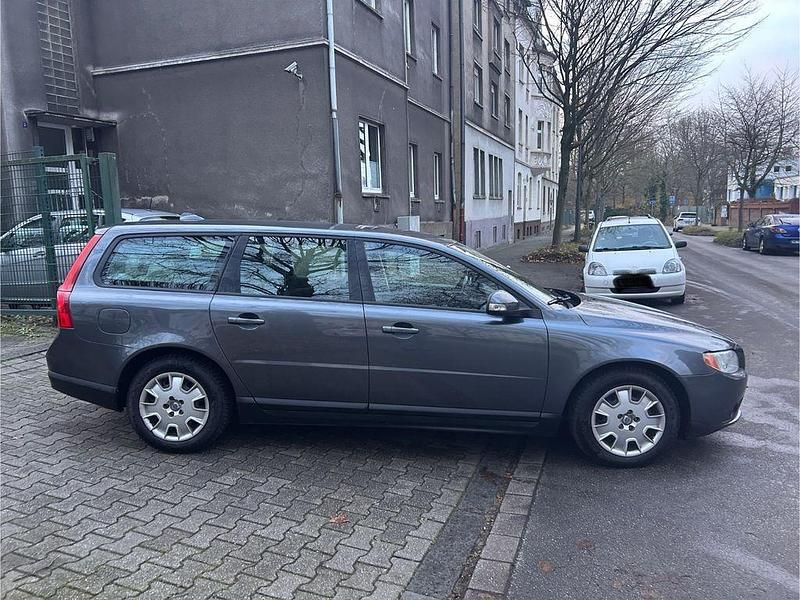Gebraucht Volvo V70 Kinetic 136 PS (100 kW) 2008 Grau Kombi