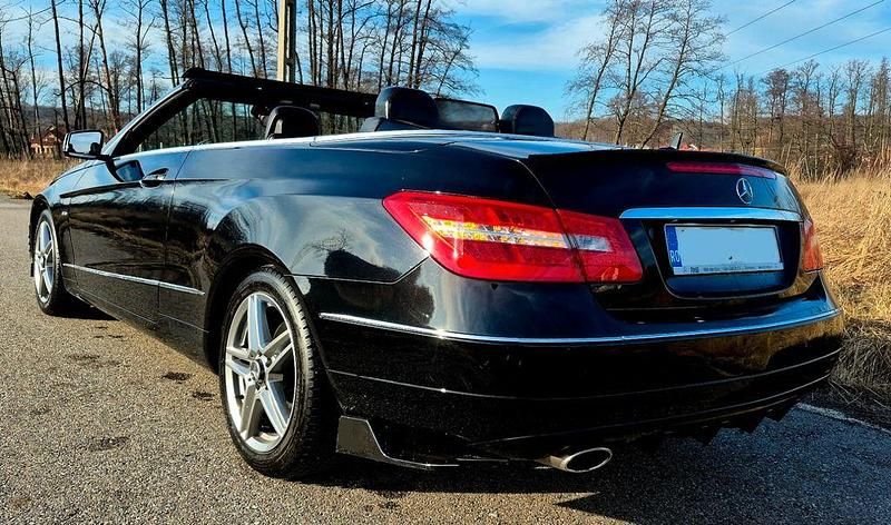 Gebraucht Mercedes E250 Elegance 204 PS (150 kW) 2011 Schwarz Cabrio
