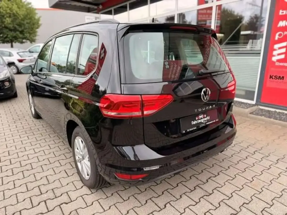Gebraucht VW Touran 150 PS (110 kW) 2024 Deep black perleffekt Van / Kleinbus