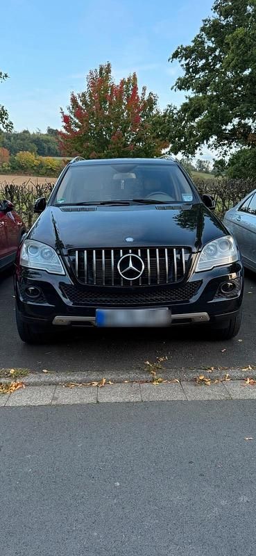 Schwarz Gebraucht 2009 Mercedes 350 SUV | 10.900 € - Bild 1/4