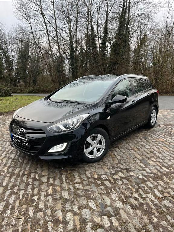 Gebraucht Hyundai i30 Classic 99 PS (72 kW) 2013 Schwarz Kombi