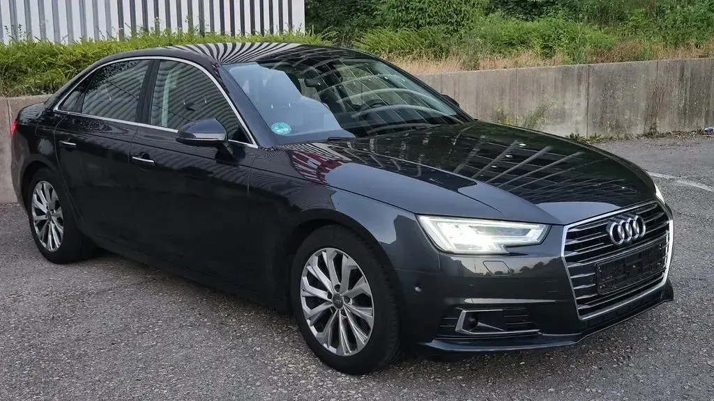 Gebraucht Audi A4 Design 190 PS (139 kW) 2016 Grau Limousine