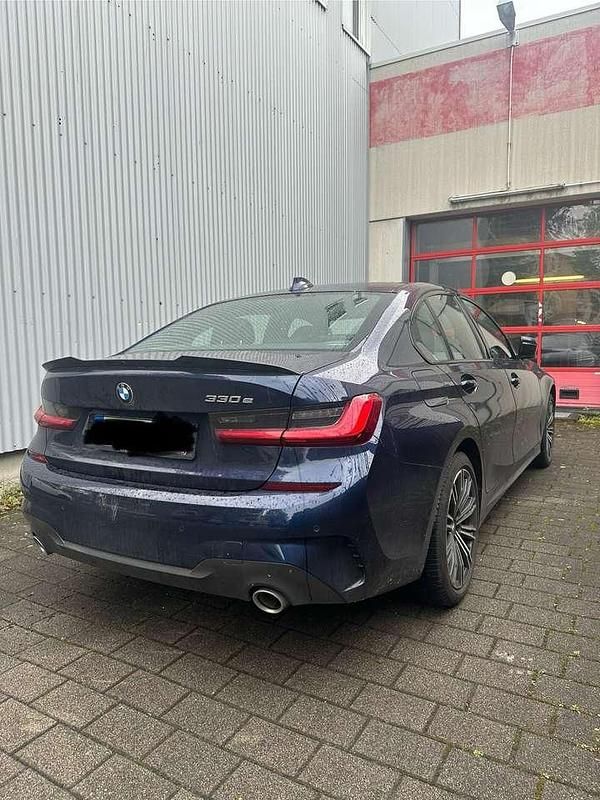 Gebraucht BMW 330e M Sport 184 PS (135 kW) 2019 Blau Limousine