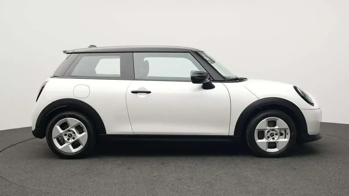 Gebraucht Mini Cooper S Classic 204 PS (150 kW) 2025 Weiß Kleinwagen
